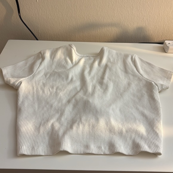 Tie front cropped shirt - Picture 3 of 3